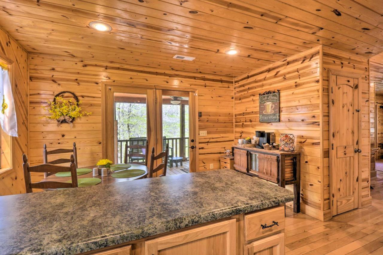 Cozy Hiawassee Cabin With Fire Pit And Mtn Views! المظهر الخارجي الصورة