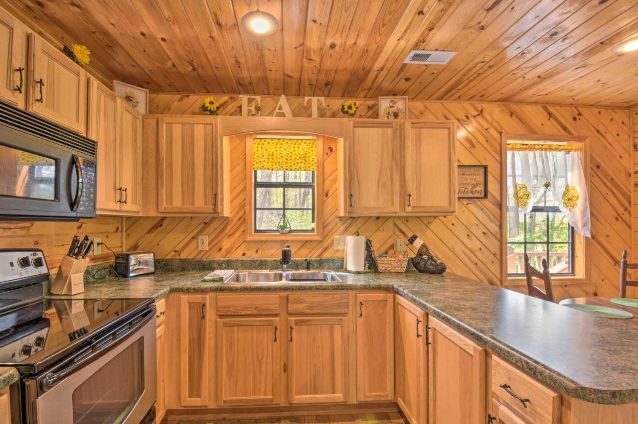 Cozy Hiawassee Cabin With Fire Pit And Mtn Views! المظهر الخارجي الصورة